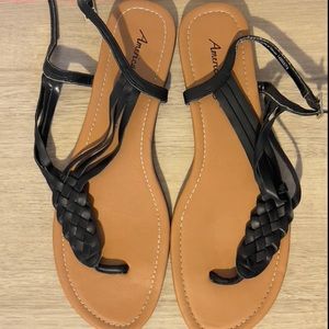 NWOT American Eagle Strap Tan & Black Sandals Women’s Size 12